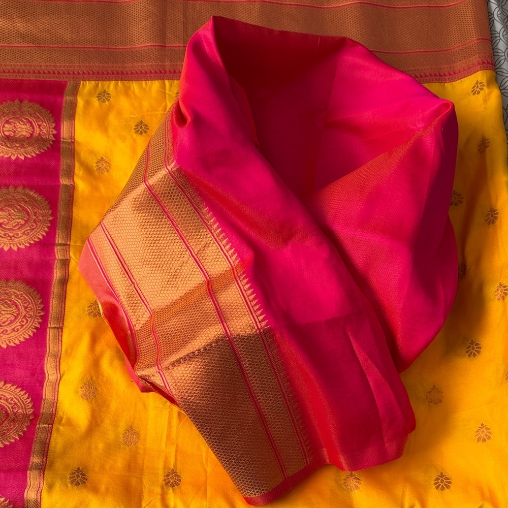 9 yards Vibrant Yellow and Red Embroidered Yeola Paithani Nauvvari sari - Picture 12 of 16